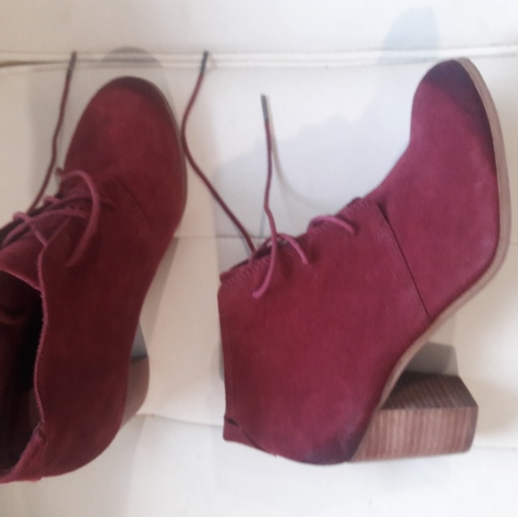 Toms Shoes - TOMS lace up maroon wedge bootie